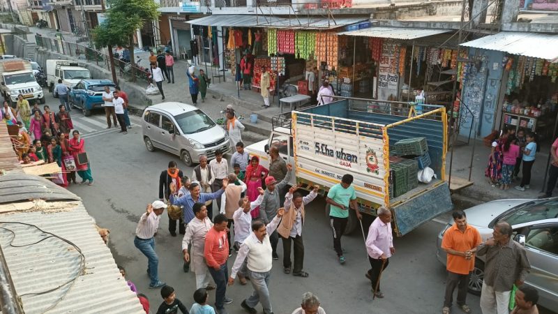 गजा मेले की पूर्व संध्या पर घंडियाल मंदिर में ढोल दमाऊ