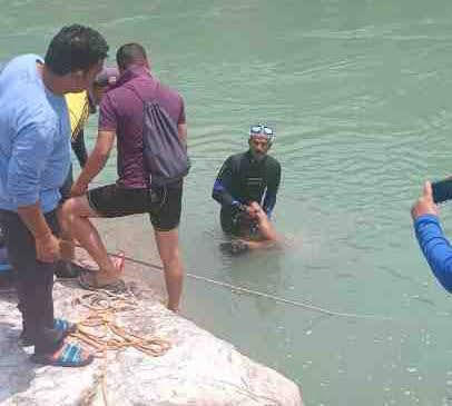 गंगा नदी में डूबे युवक के शव को SDRF उत्तराखंड पुलिस ने  किया बरामद