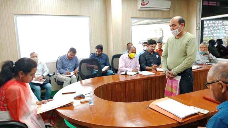 जिलाधिकारी ने जनता दरबार में दर्ज शिकायतों का शीघ्र निस्तारण करने के दिए निर्देश