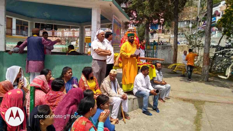 जगदीशिला डोली यात्रा का नई टिहरी पहुँचने पर स्थानीय लोगों ने किया स्वागत