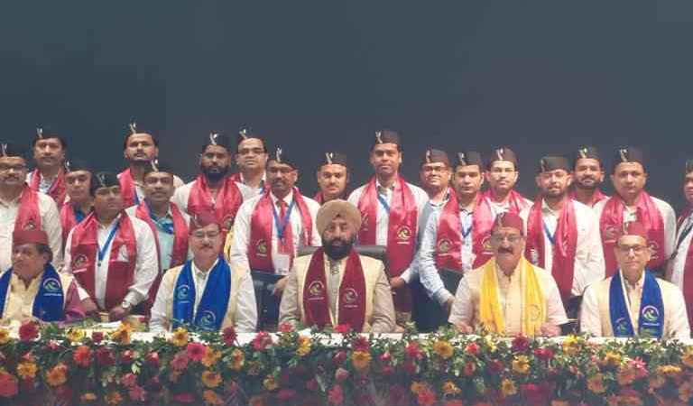 यू0टी0यू0 के 6वें दीक्षांत समारोह में 49 मेधावी छात्र-छात्राएं स्वर्ण पदक से सम्मानित महामहिम राज्यपाल के हाथों ग्रहण किए पदक