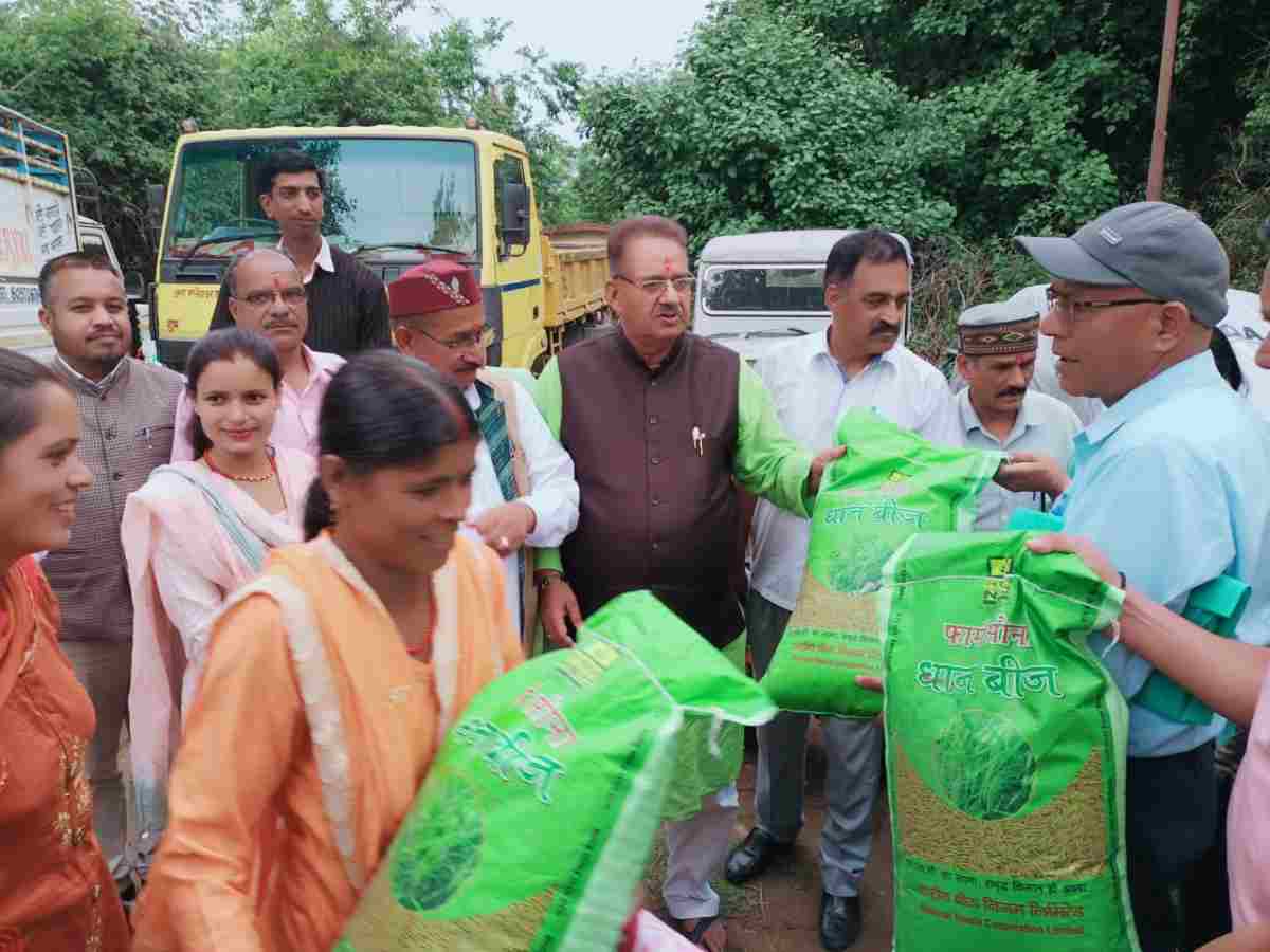 कृषि मंत्री ने ग्रोथ सेंटर का किया निरीक्षण, ली समीक्षा बैठक