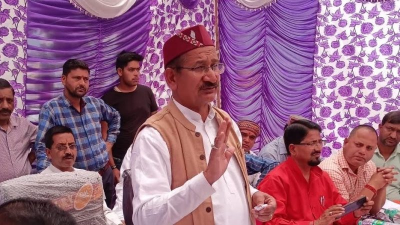 टिहरी विधायक किशोर उपाध्याय ने बैठक में लोनिवि अधिकारियों के कसे पेंच