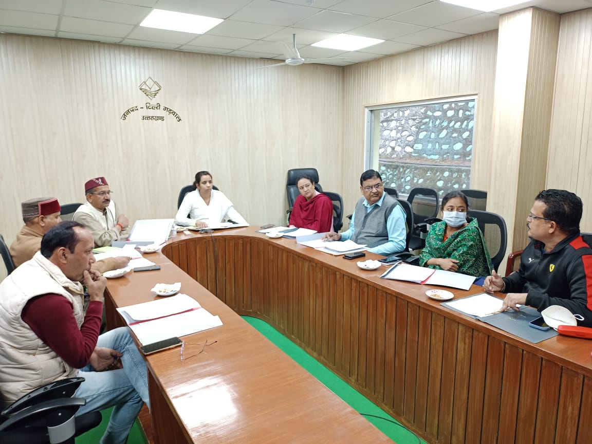 टिहरी विधायक ने कहा जिला अस्पताल को रेफ़रल सेंटर बनने से बचाएं