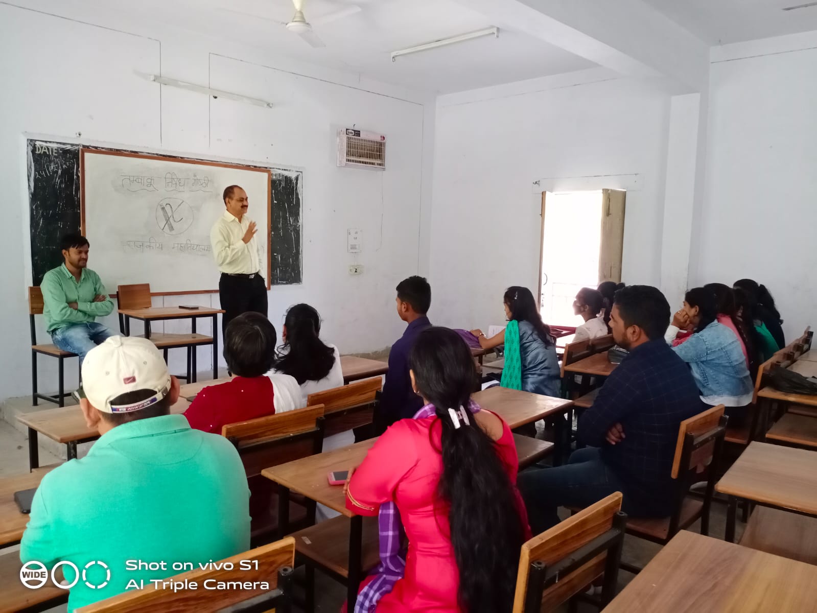 महाविद्यालय खाडी में तम्बाकू निषेध कार्यक्रम के तहत  विचार गोष्ठी आयोजित