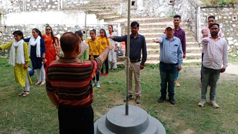 महाविद्यालय खाड़ी में शिक्षकों, शिक्षणेत्तर कर्मचारियों व छात्र- छात्राओं को दिलाई तंबाकू निषेध संबंधी शपथ