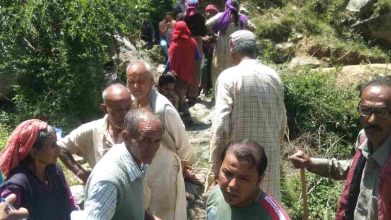 सामूहिक पानी को पंपिंग कर गढ़-सिनवालगांव ले जाने पर ग्रामीणों में भारी आक्रोश, आंदोलन की चेतावनी