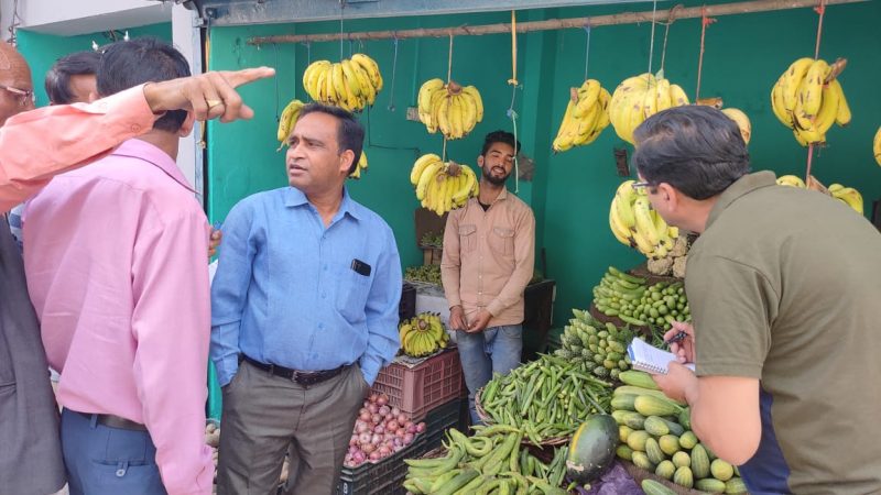 यात्रा मार्गों पर निर्धारित दरों से अधिक कीमत वसूले जाने पर कड़ी कार्रवाई के निर्देश