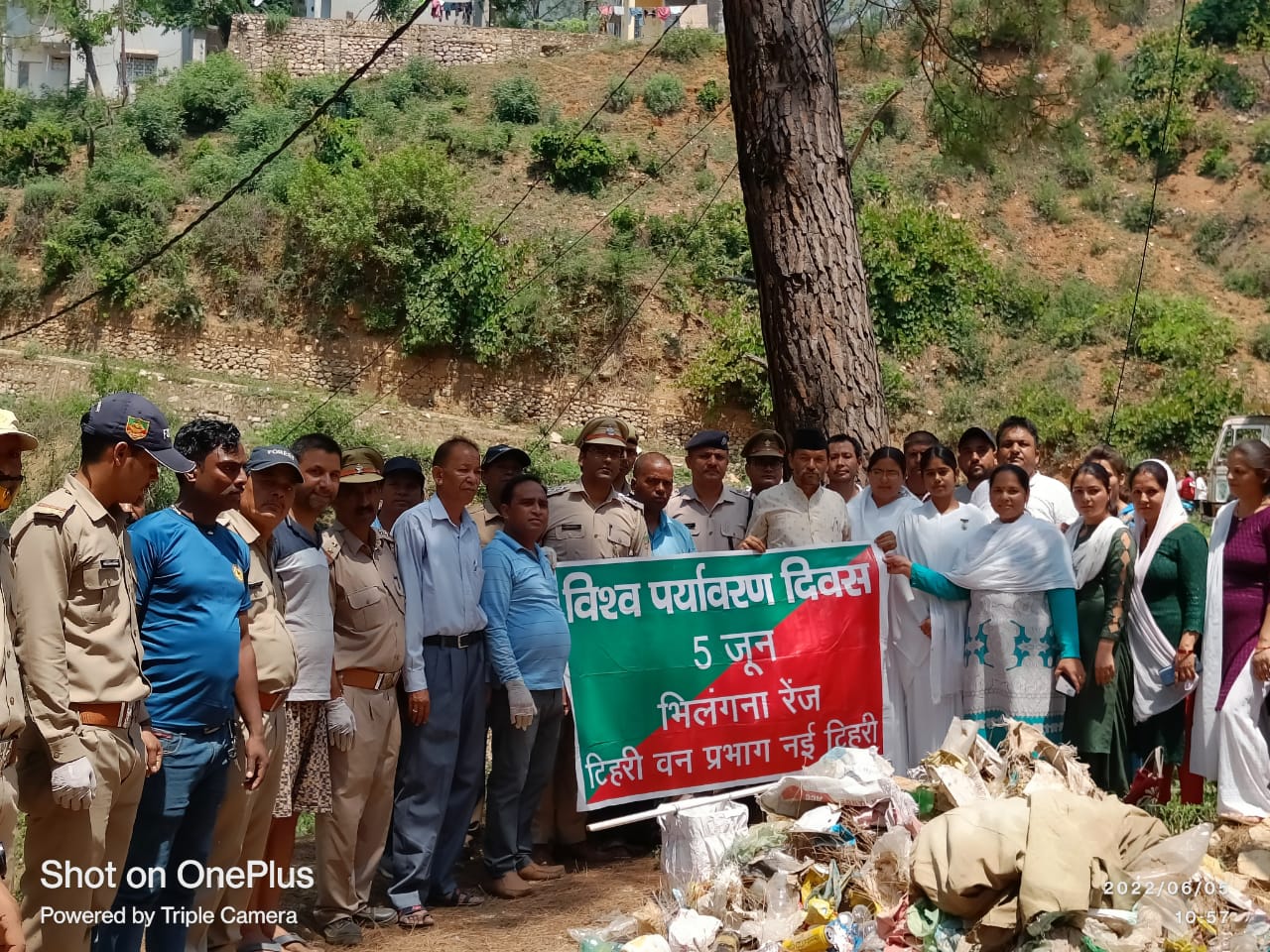 भिलंगना और बालगंगा रेंज में विश्व पर्यावरण दिवस पर वृक्षारोपण के साथ-साथ चलाया सफाई अभियान