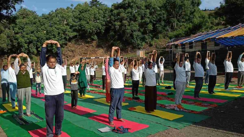 योग को दिनचर्या में शामिल करें, स्वास्थ्य के लिए है जरूरी -मीना खाती