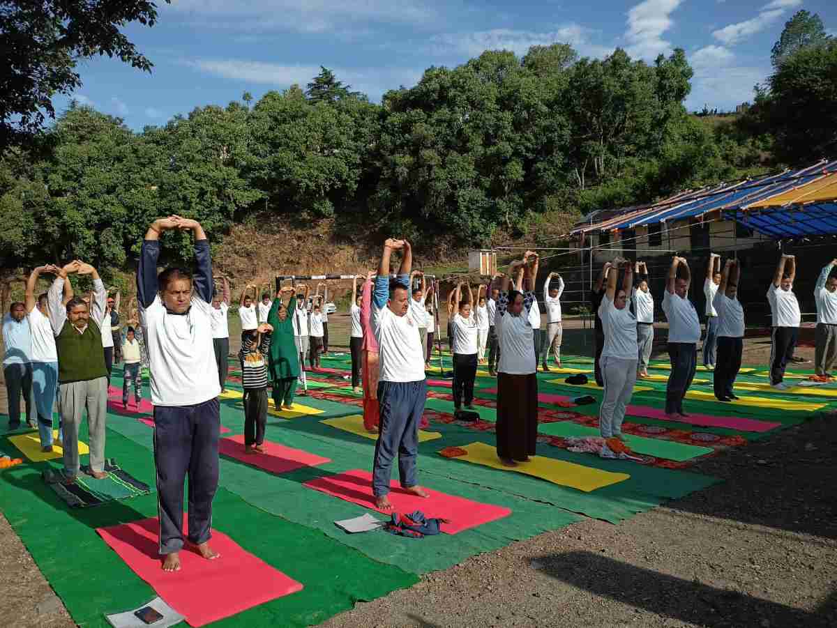 योग को दिनचर्या में शामिल करें, स्वास्थ्य के लिए है जरूरी -मीना खाती