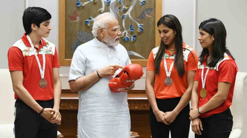 प्रधानमंत्री ने विश्व मुक्केबाजी चैंपियनशिप की चैंपियन महिला मुक्केबाजों से मुलाकात कर शुभकामनाएं दीं