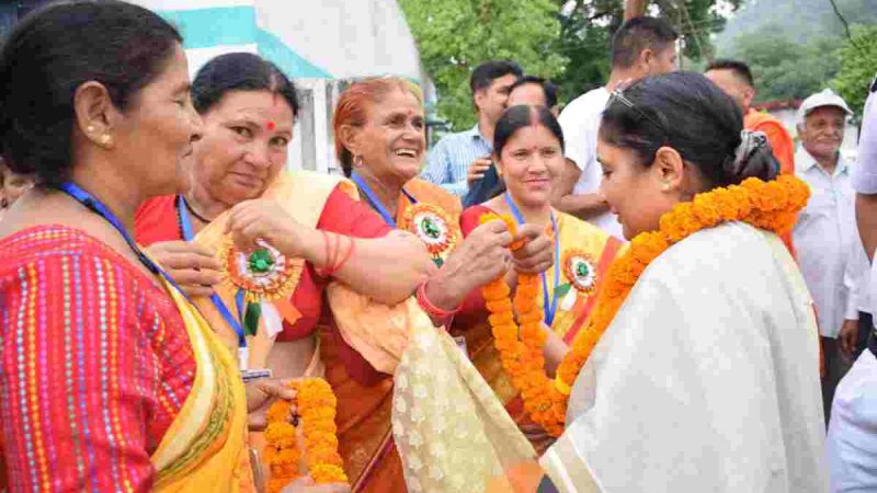 विधानसभा अध्यक्ष ऋतु खंडूडी भूषण क्षेत्र भ्रमण के दौरान समस्याओं से हुई रूबरू