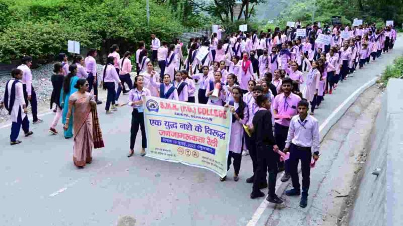 “एक युद्ध नशे के विरुद्ध” जन जागरूकता अभियान चलाया