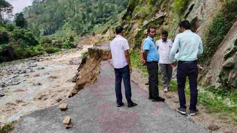 भारी बर्षात से जन जीवन अस्त ब्यस्त, धर्म गंगा का जल स्तर बढ़ने से बाढ़ जैसे हालत