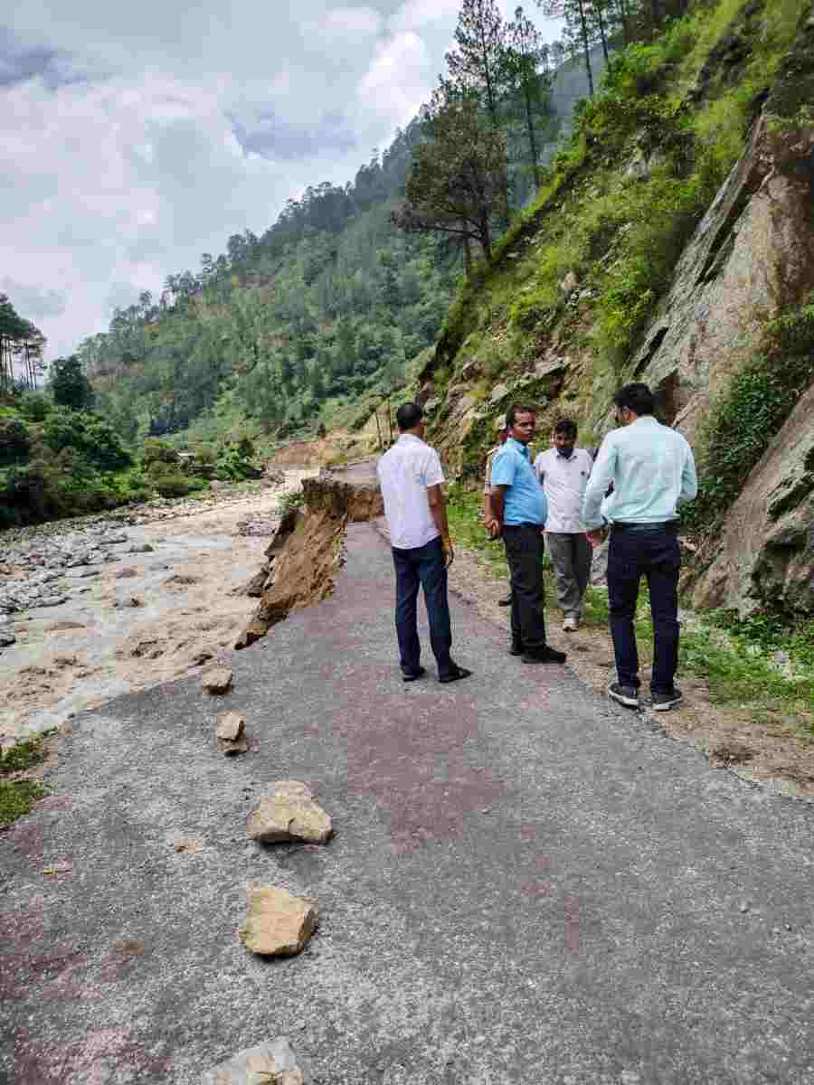 भारी बर्षात से जन जीवन अस्त ब्यस्त, धर्म गंगा का जल स्तर बढ़ने से बाढ़ जैसे हालत