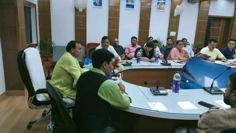 स्वास्थ्य मंत्री ने देर सांय अधिकारियों की बैठक में दिए आवश्यक दिशा निर्देश