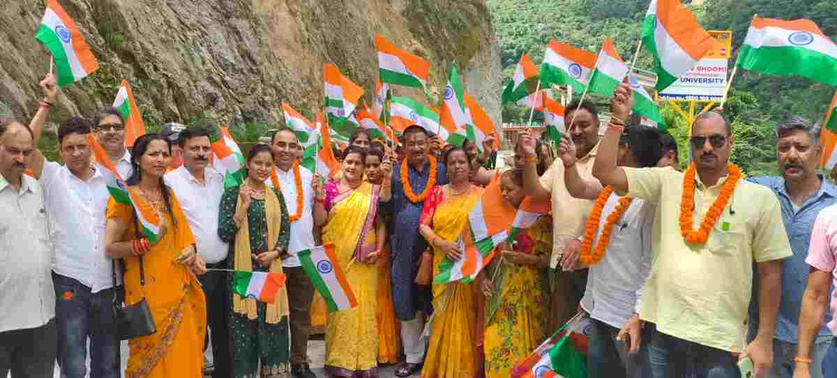 भाजपा नेता सुशील बहुगुणा ने महिलाओं संग की साढ़े 12 किमी पदयात्रा
