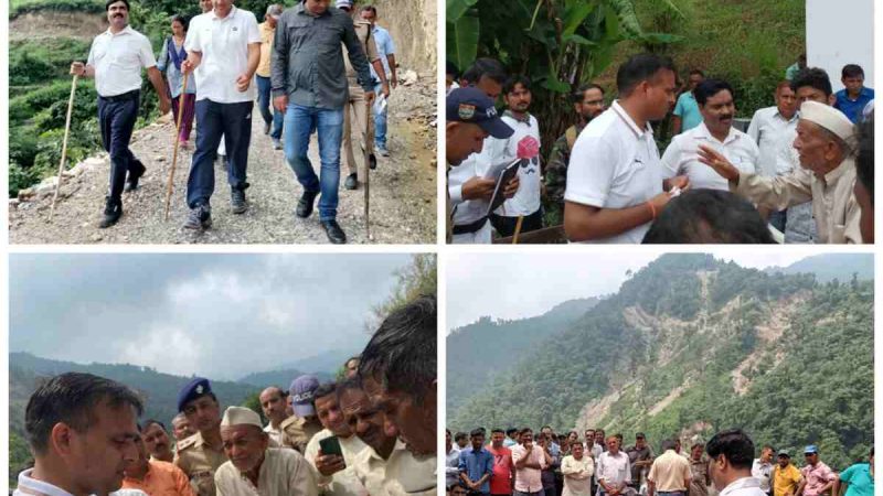 डीएम डॉ सौरभ गहरवार ने टीम के साथ आपदा प्रभावित गांवों का किया दौरा, मौके पर अधिकारियों को दिए दिशा निर्देश