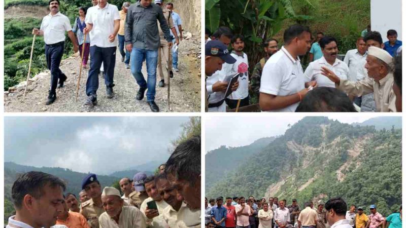 डीएम डॉ सौरभ गहरवार ने टीम के साथ आपदा प्रभावित गांवों का किया दौरा, मौके पर अधिकारियों को दिए दिशा निर्देश