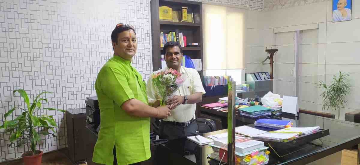 सहायक निदेशक डॉ चंडी प्रसाद घिल्डियाल ने की सचिव से शिष्टाचार भेंट