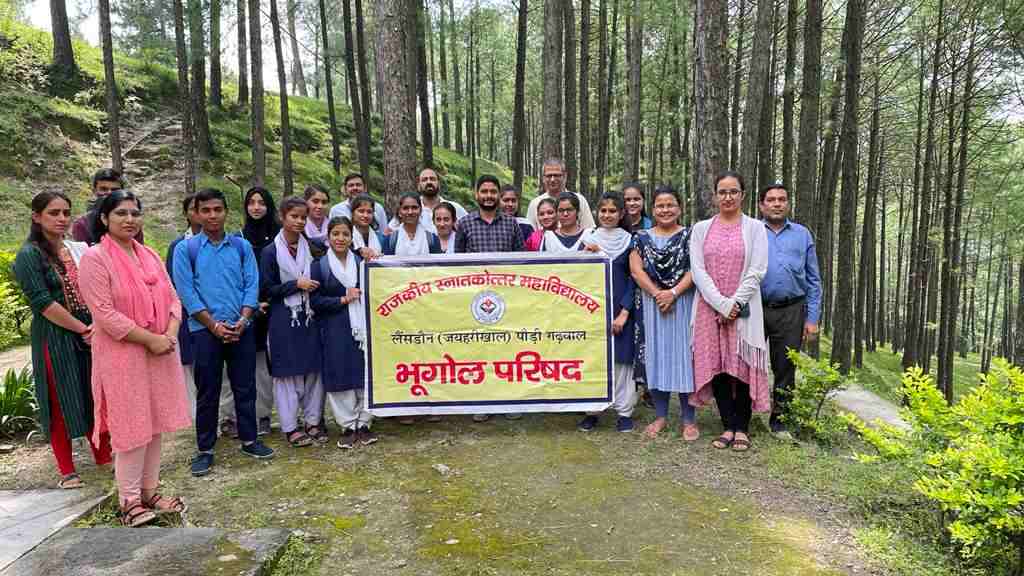 हिमालय दिवस पर महाविद्यालय जयहरीखाल में छात्र छात्राओं ने ली पर्यावरण संरक्षण की शपथ