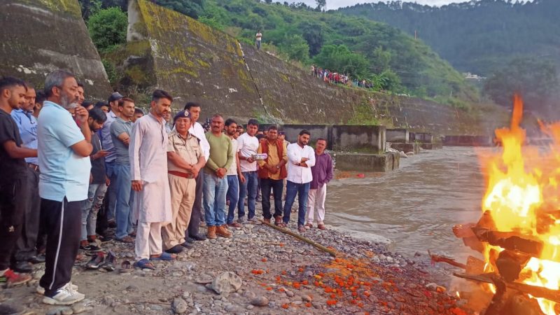 अंकिता पंचतत्व में विलीन: नम आंखों से दी विदाई