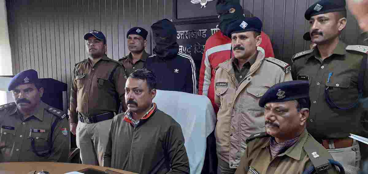 ब्रेकिंग: पुलिस के हत्थे चढ़े अंतरराज्यीय गिरोह के दो तस्कर, 2.044 किलो चरस बरामद