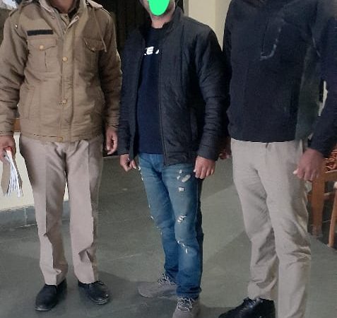 पुलिस ने गैर जमानती वारंटी को किया गिरफ्तार