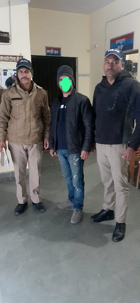 पुलिस ने गैर जमानती वारंटी को किया गिरफ्तार