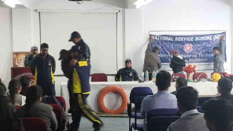एसडीआरएफ ने आपदा प्रबंधन प्रशिक्षण के द्वारा चलाया जागरूकता अभियान