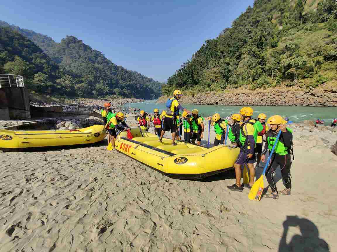 ऋषिकेश में फ्लड रेस्क्यू का अभ्यास कर रहे SDRF जवान, बाढ़ व जल दुर्घटनाओं के दौरान रेस्क्यू में मिलेगी मदद