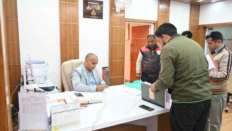 जनता दरबार में 30 शिकायतें दर्ज
