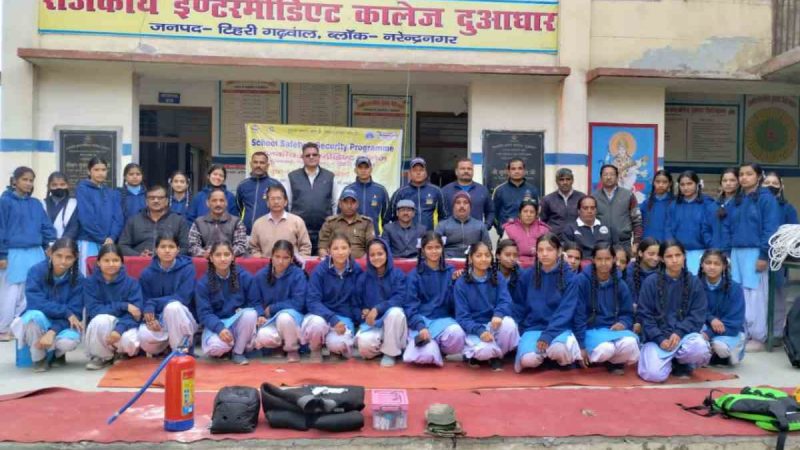 एसडीआरएफ टीम ढालवाला ने विद्यालय में जन जागरूकता के साथ-साथ की मॉक ड्रिल