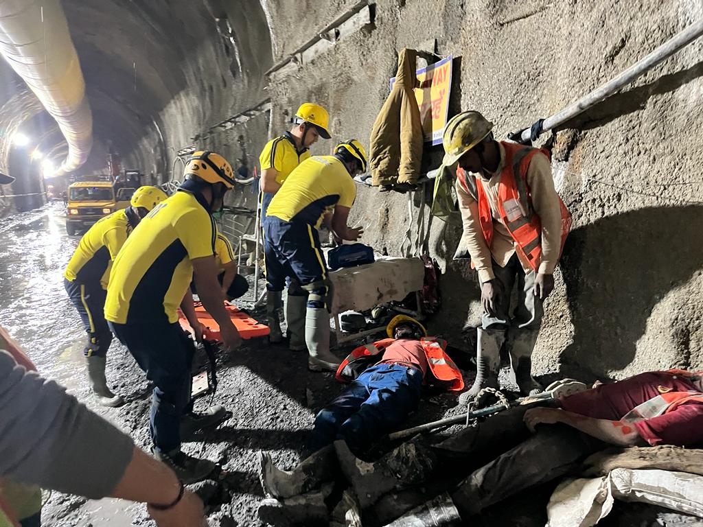 भूकंप मॉक ड्रिल के माध्यम से एसडीआरएफ  ने रेलवे टनल के कर्मचारियों को किया जागरूक