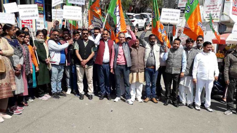 भाजपाइयों ने रैली निकालकर मुख्यमंत्री धामी का जताया आभार