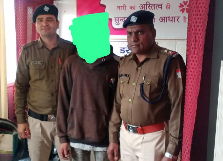 हत्या के प्रयास का अभियुक्त पुलिस की गिरफ्त में