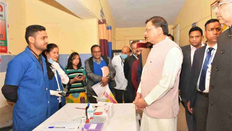 सीएम ने सामुदायिक स्वास्थ्य केंद्र गैरसैंण का किया औचक निरीक्षण, मरीजों का जाना हाल