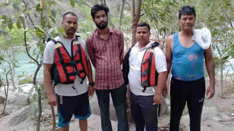 गंगा में डूबे मुज्ज्फरनगर के युवक को बचाया 