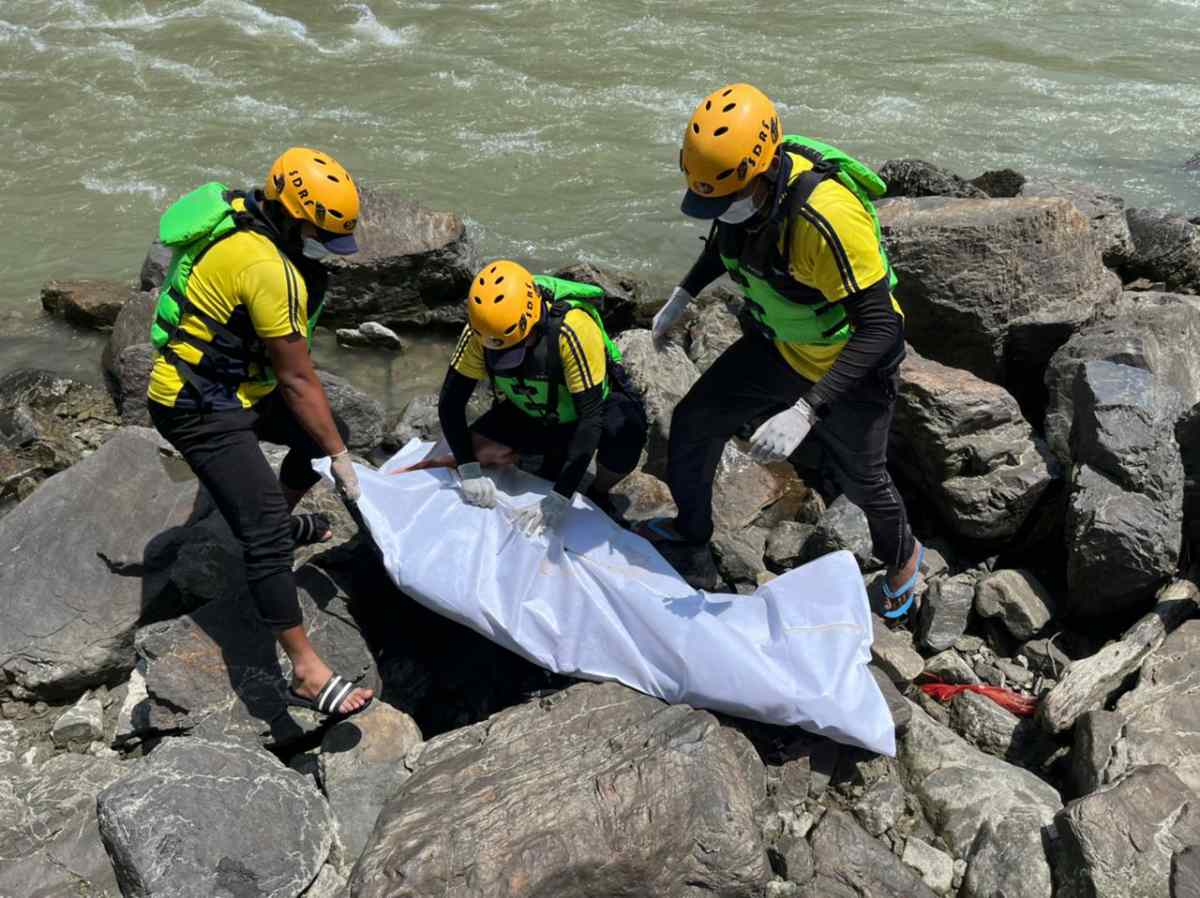 SDRF ने ब्रह्मपुरी के पास गंगा नदी से शव किया बरामद 