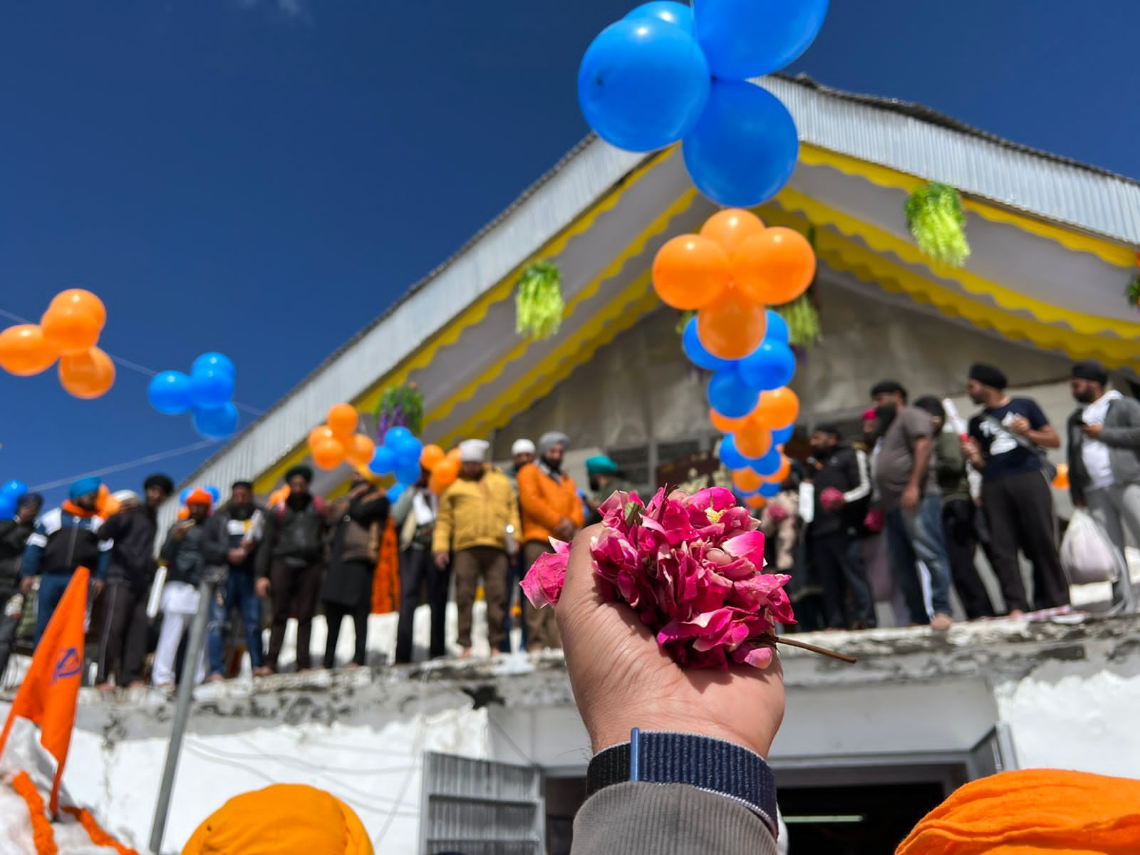 विधिवत अरदास के साथ श्रद्धालुओं के लिये खुले गुरुद्वारा श्री हेमकुंड साहिब के कपाट