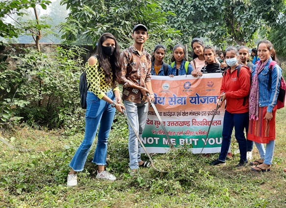 गांधी जी के सपने को पूरा करने के लिए स्वच्छ भारत के निर्माण में स्वयंसेवक अपनी सहभागिता निभाएं- कुलपति