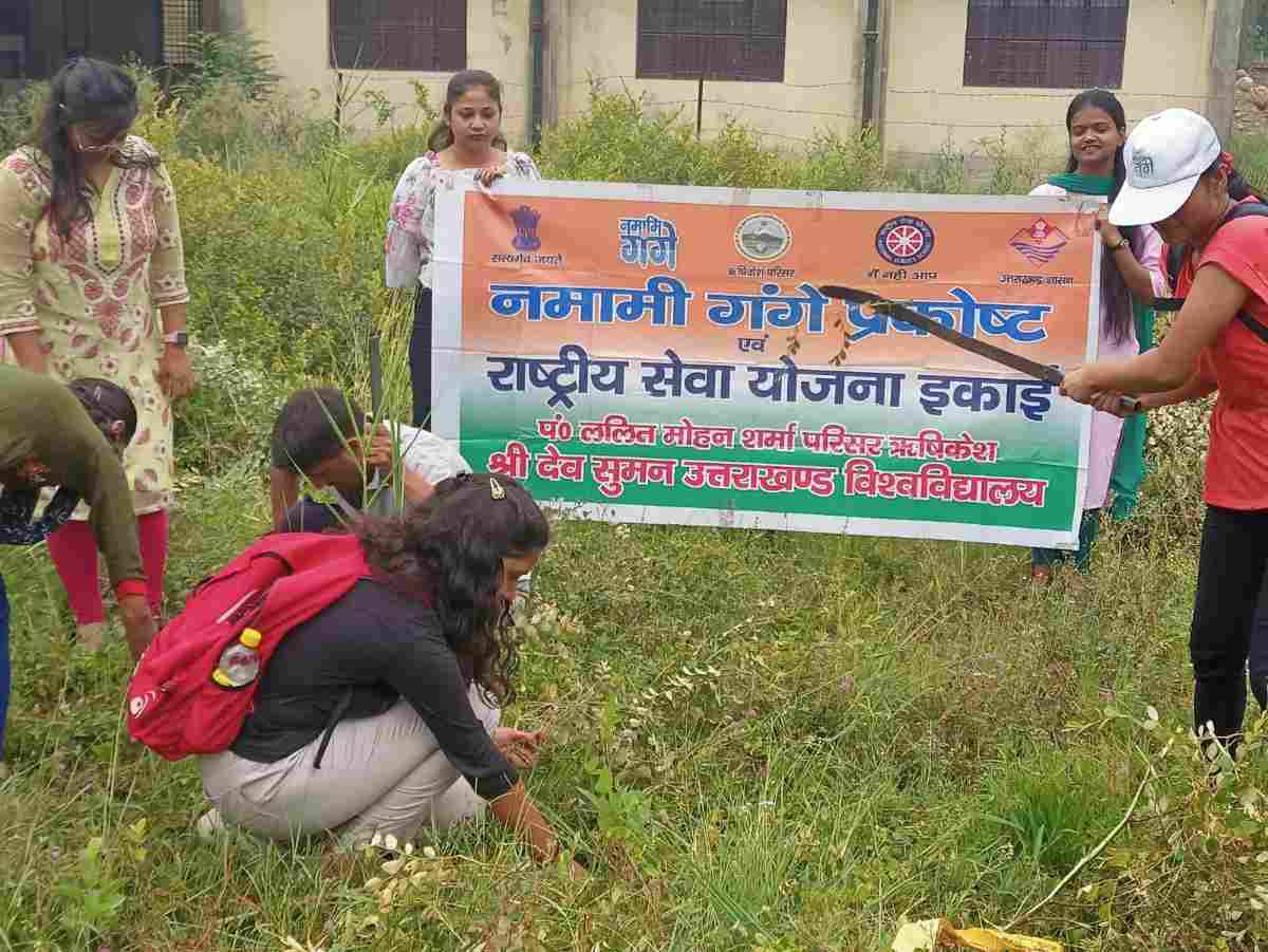 प्लास्टिक कचरा इकट्ठा कर दिया स्वच्छता का संदेश