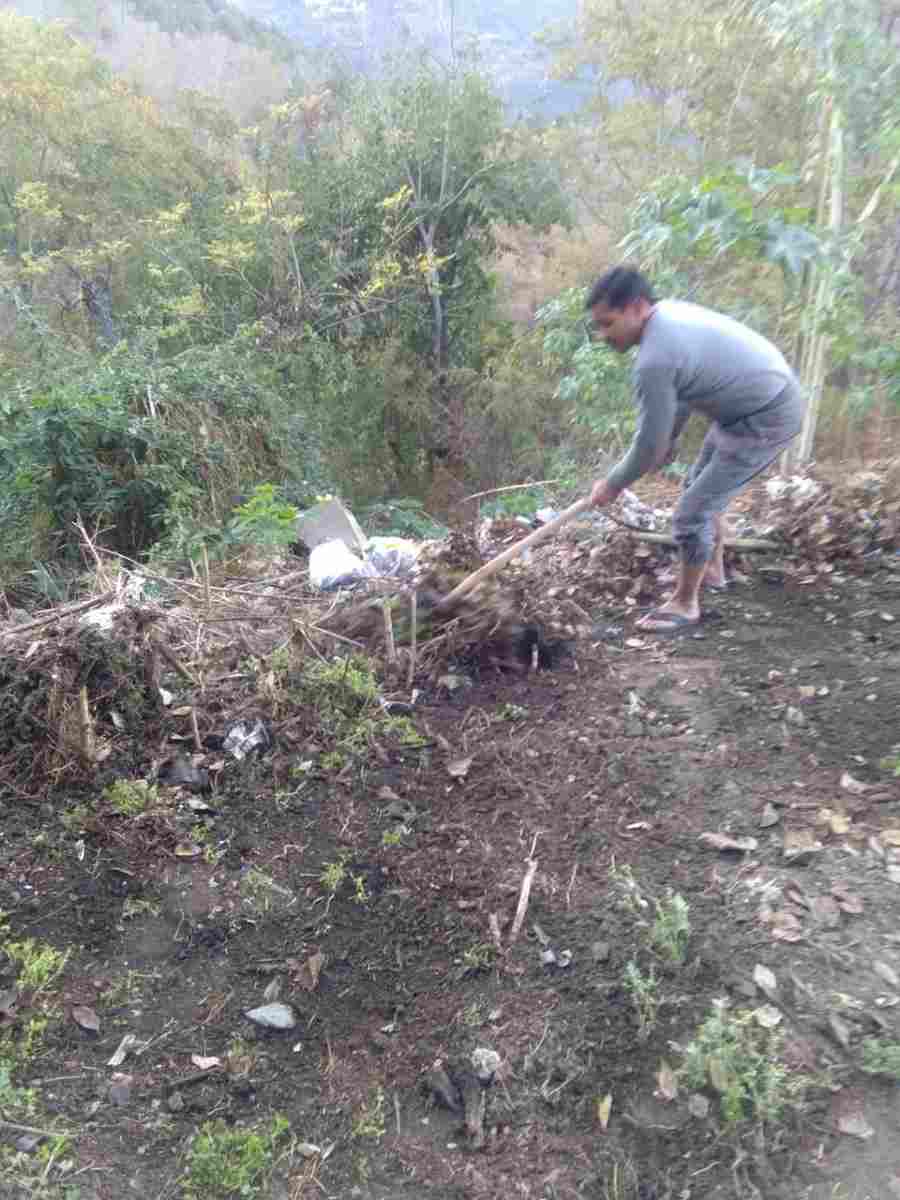 पर्यावरण मित्र व एनजीटी, स्पेशल टाष्क फोर्स सदस्य ने गांव में चलाया सफाई अभियान
