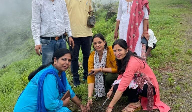 पोखरी क्वीली में हरेला सप्ताह का समापन, प्राचार्या डॉ0 शशि बाला वर्मा ने पौधों की सुरक्षा और रखरखाव के दिए निर्देश