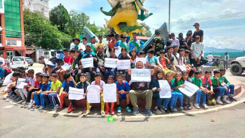 फुटबाल, क्रिकेट एवं सॉफ्टबाल के खिलाड़ियों ने मतदाता जागरूकता अभियान के तहत निकाली रैली