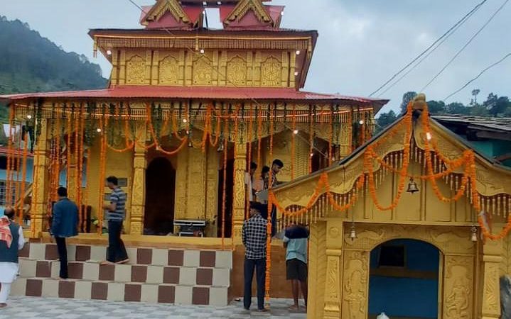 नवनिर्मित मन्दिर प्राण प्रतिष्ठा,कलश स्थापना को हवन पूजन यज्ञ का शुभारंभ