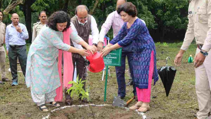 एफआरआई, देहरादून के परिसर में वन महोत्सव कार्यक्रम आयोजित