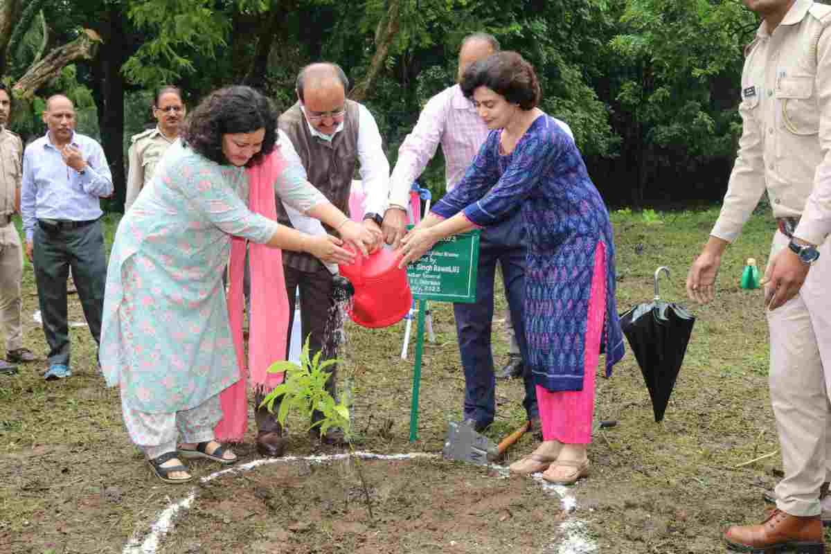 एफआरआई, देहरादून के परिसर में वन महोत्सव कार्यक्रम आयोजित