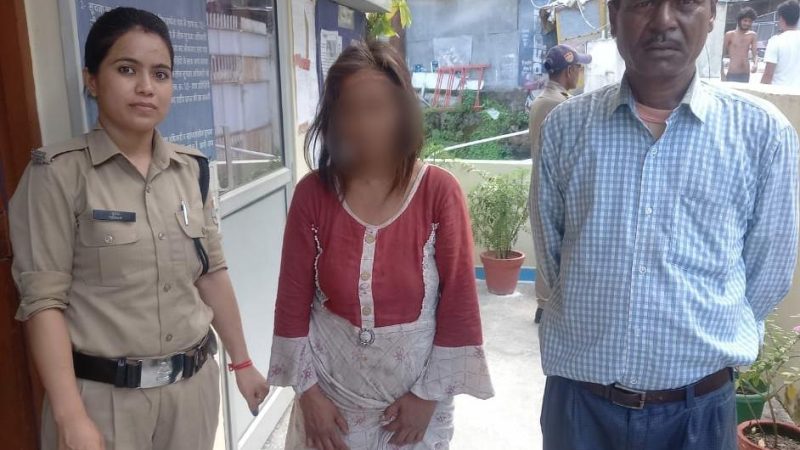 टिहरी पुलिस ने विछिप्त महिला को मिलाया परिजनों से